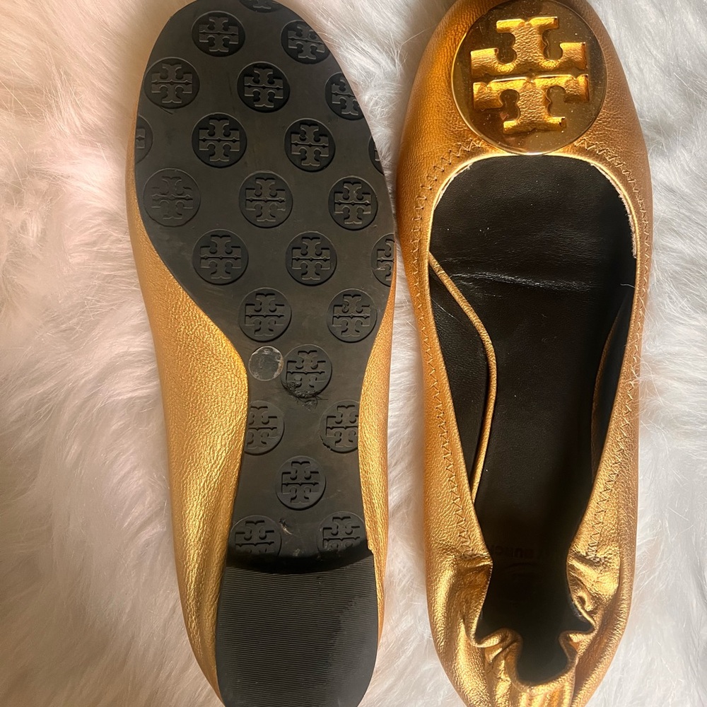 Tory Burch logo ballet slippers in A1 condition worn a few times. No box